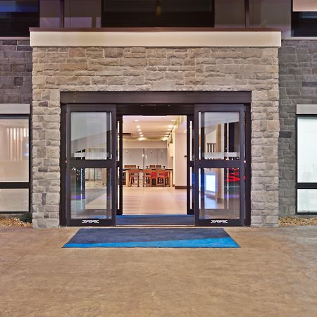 Holiday Inn Express & Suites Uniontown By Ihg Exterior photo