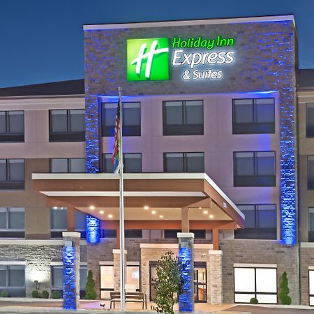 Holiday Inn Express & Suites Uniontown By Ihg Exterior photo