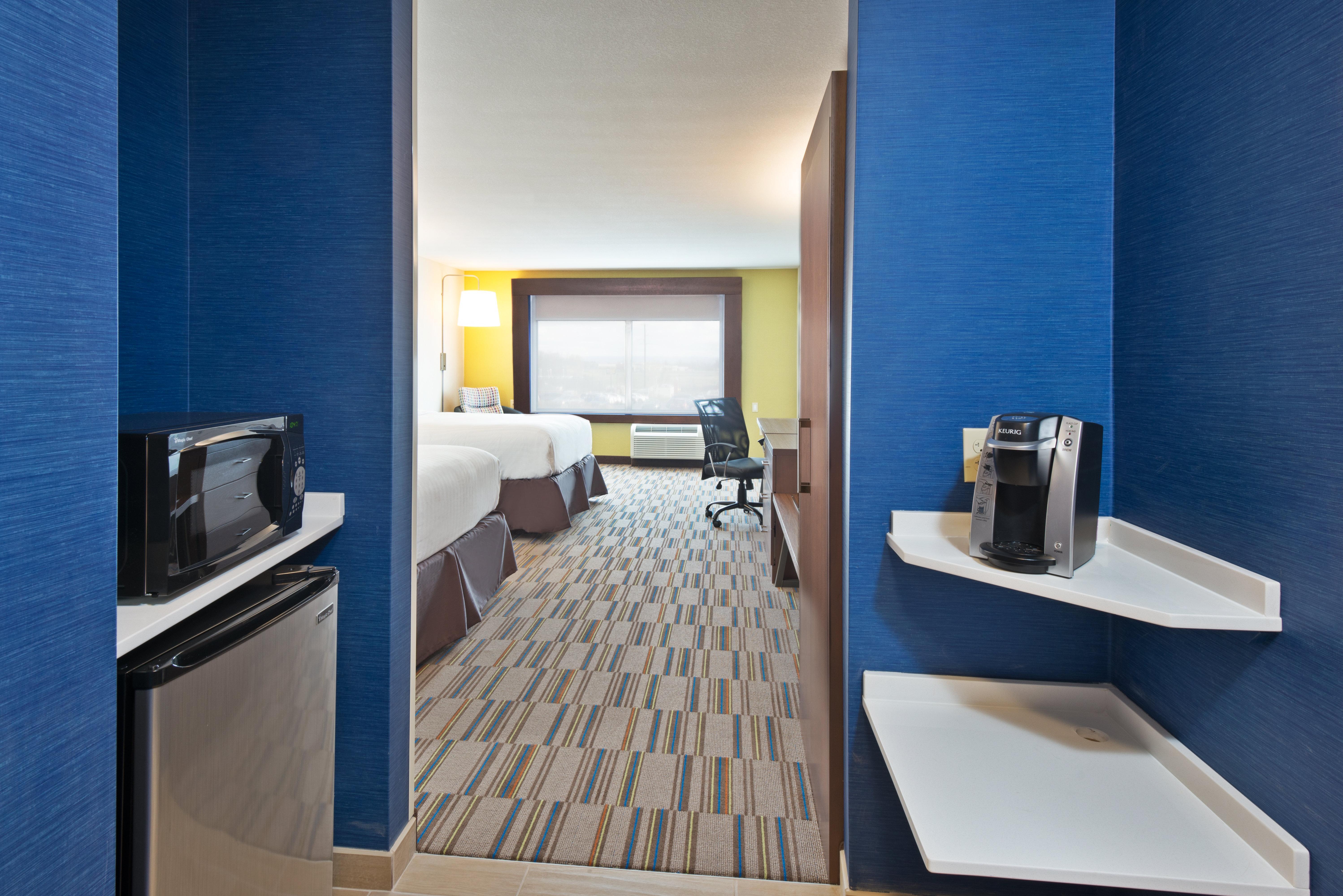 Holiday Inn Express & Suites Uniontown By Ihg Exterior photo