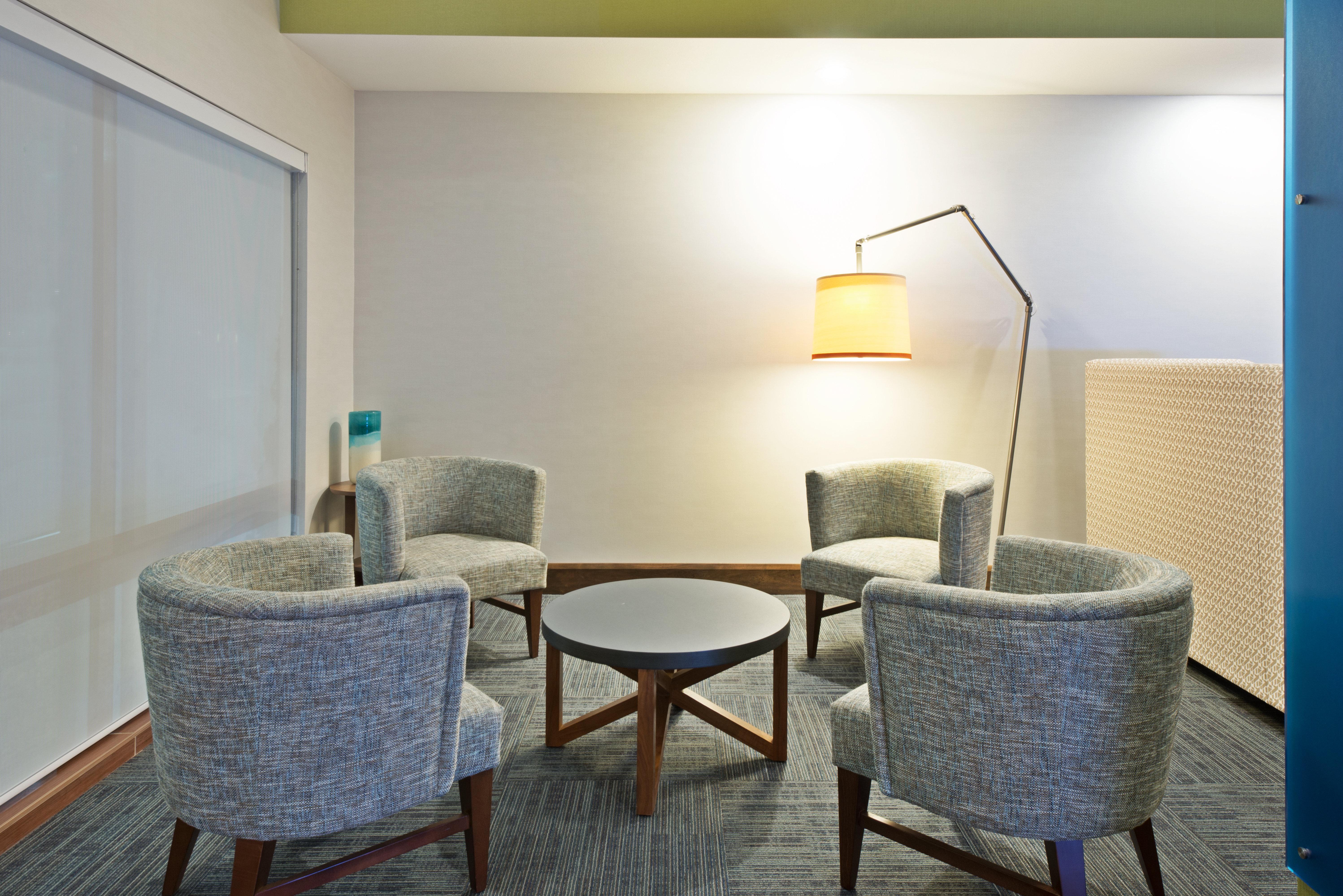 Holiday Inn Express & Suites Uniontown By Ihg Exterior photo