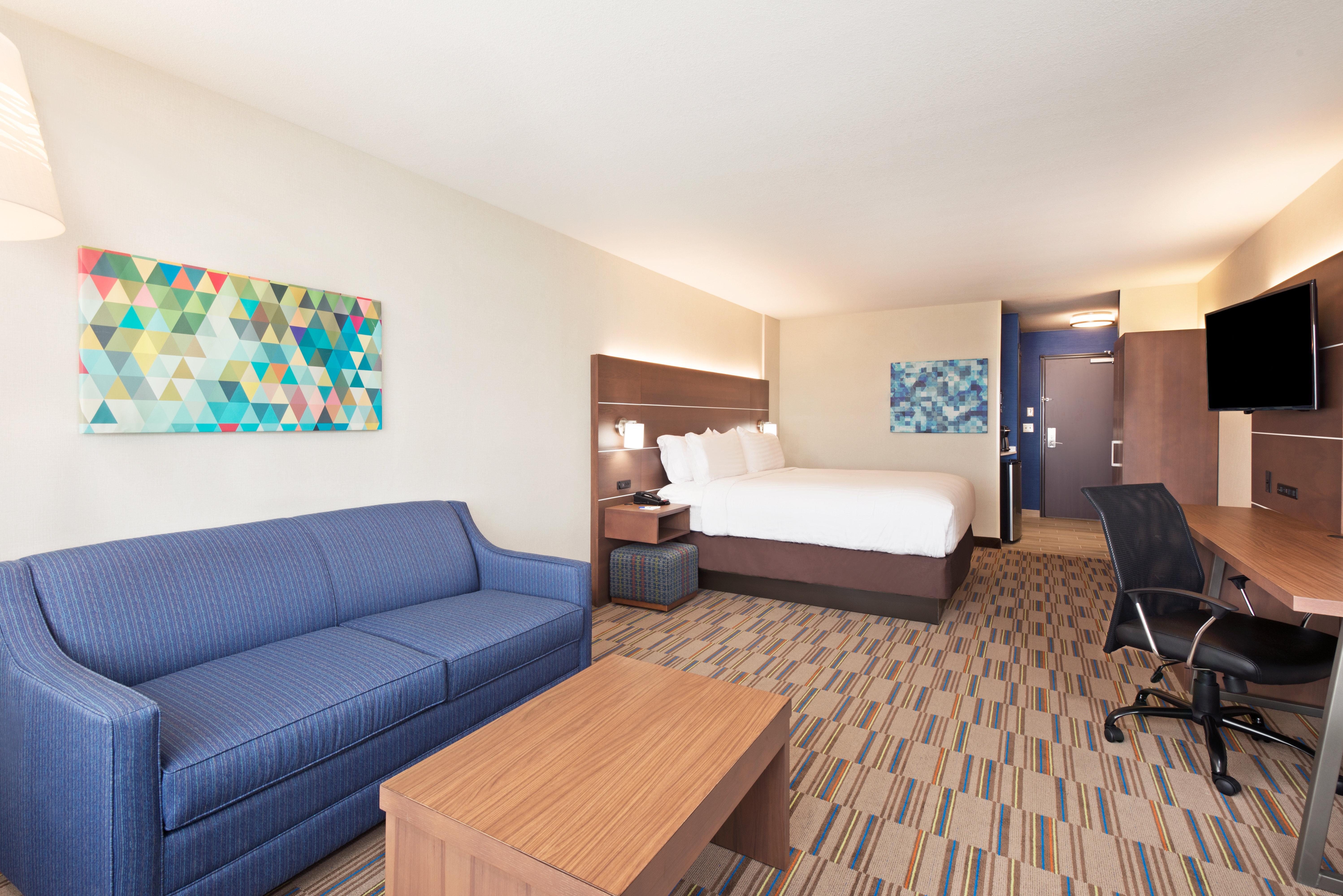 Holiday Inn Express & Suites Uniontown By Ihg Exterior photo