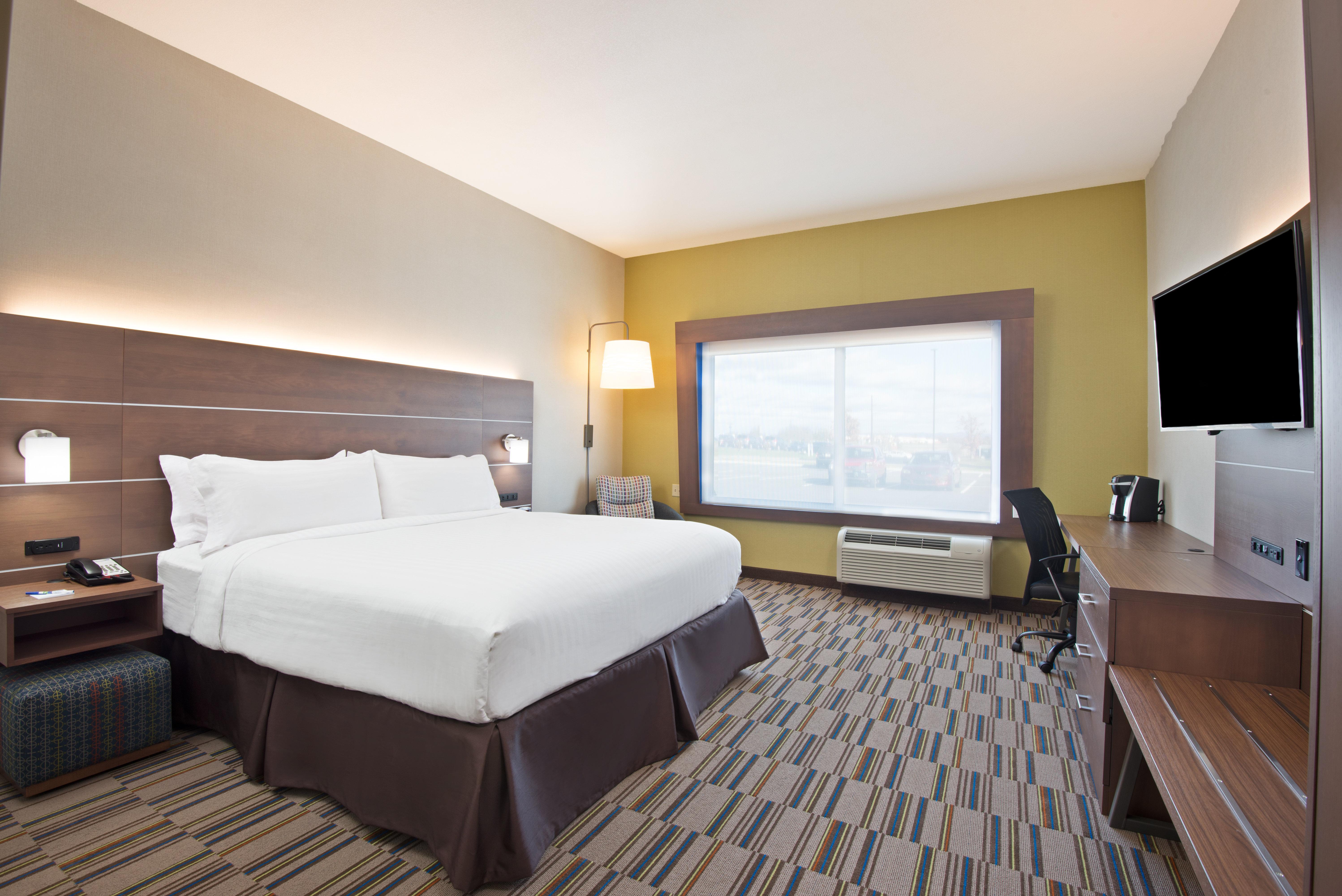 Holiday Inn Express & Suites Uniontown By Ihg Exterior photo