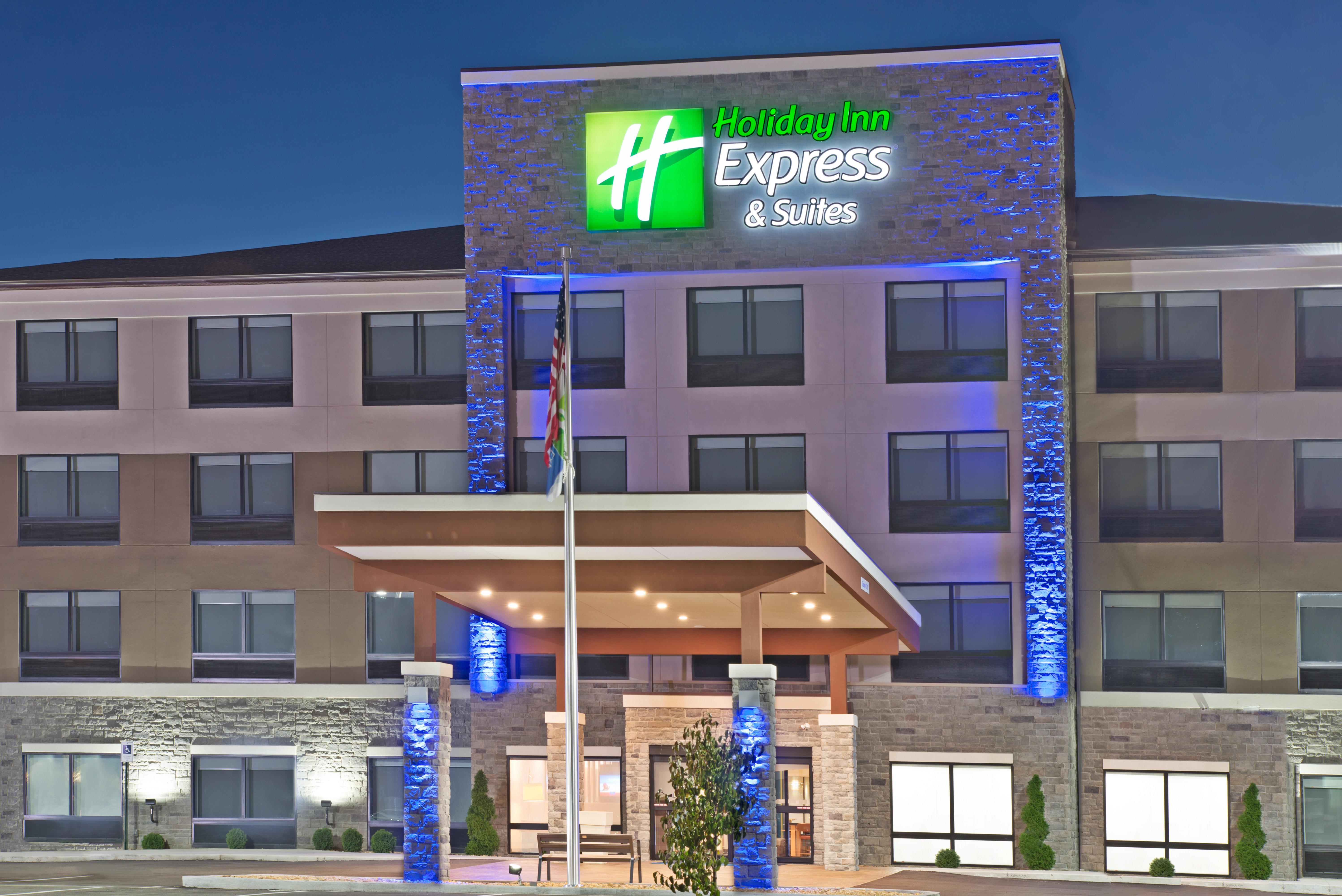 Holiday Inn Express & Suites Uniontown By Ihg Exterior photo