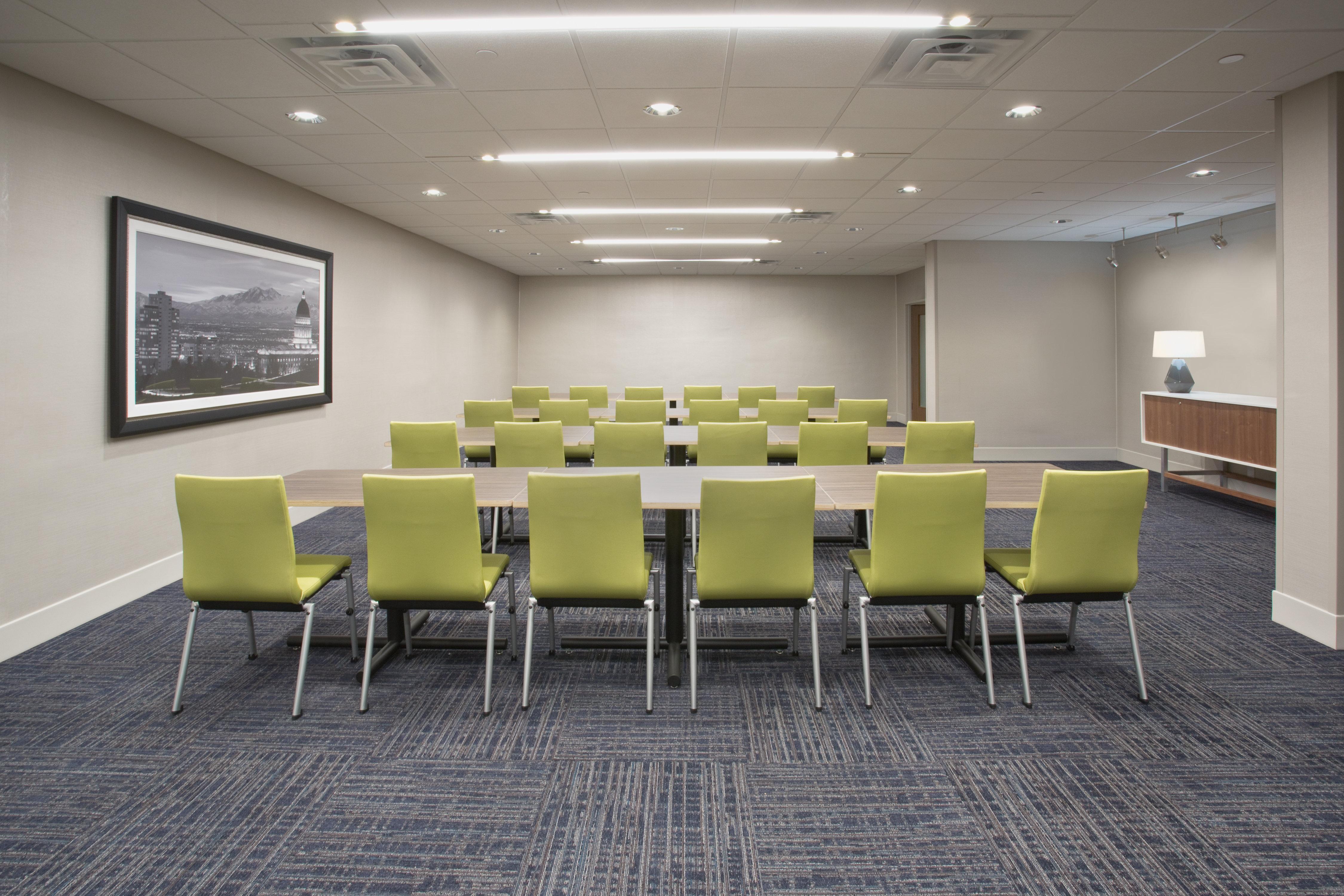 Holiday Inn Express & Suites Uniontown By Ihg Exterior photo
