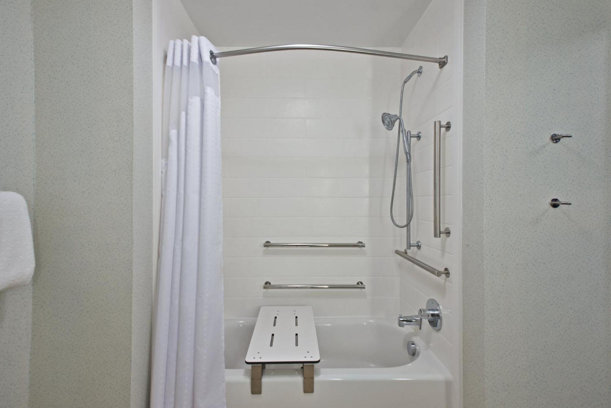 Holiday Inn Express & Suites Uniontown By Ihg Exterior photo